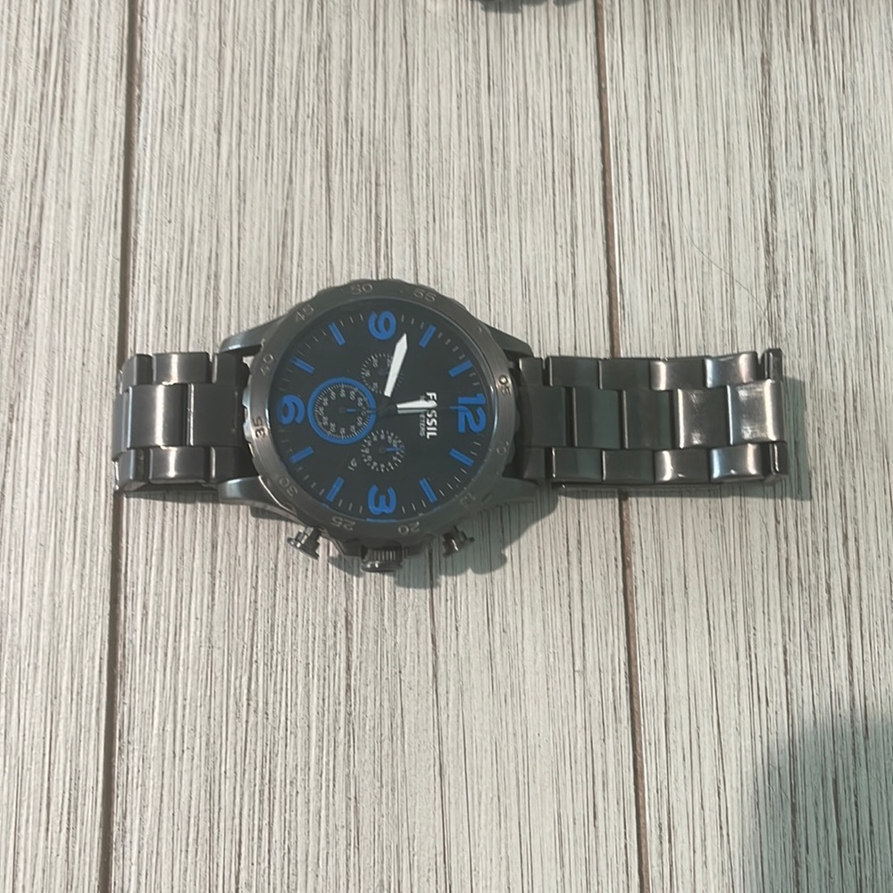 JR1478
Pre owned. Minor scratches. New Battery. No extra pieces included.